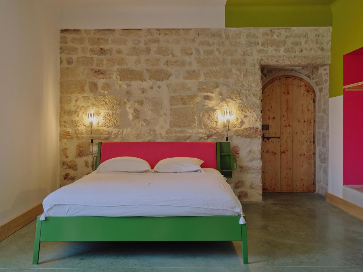 Domaine La Ferme Hi Bride Bed & Breakfast Villelaure ภายนอก รูปภาพ