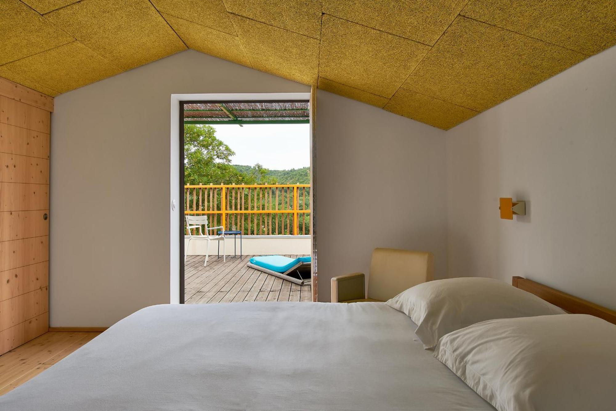Domaine La Ferme Hi Bride Bed & Breakfast Villelaure ภายนอก รูปภาพ
