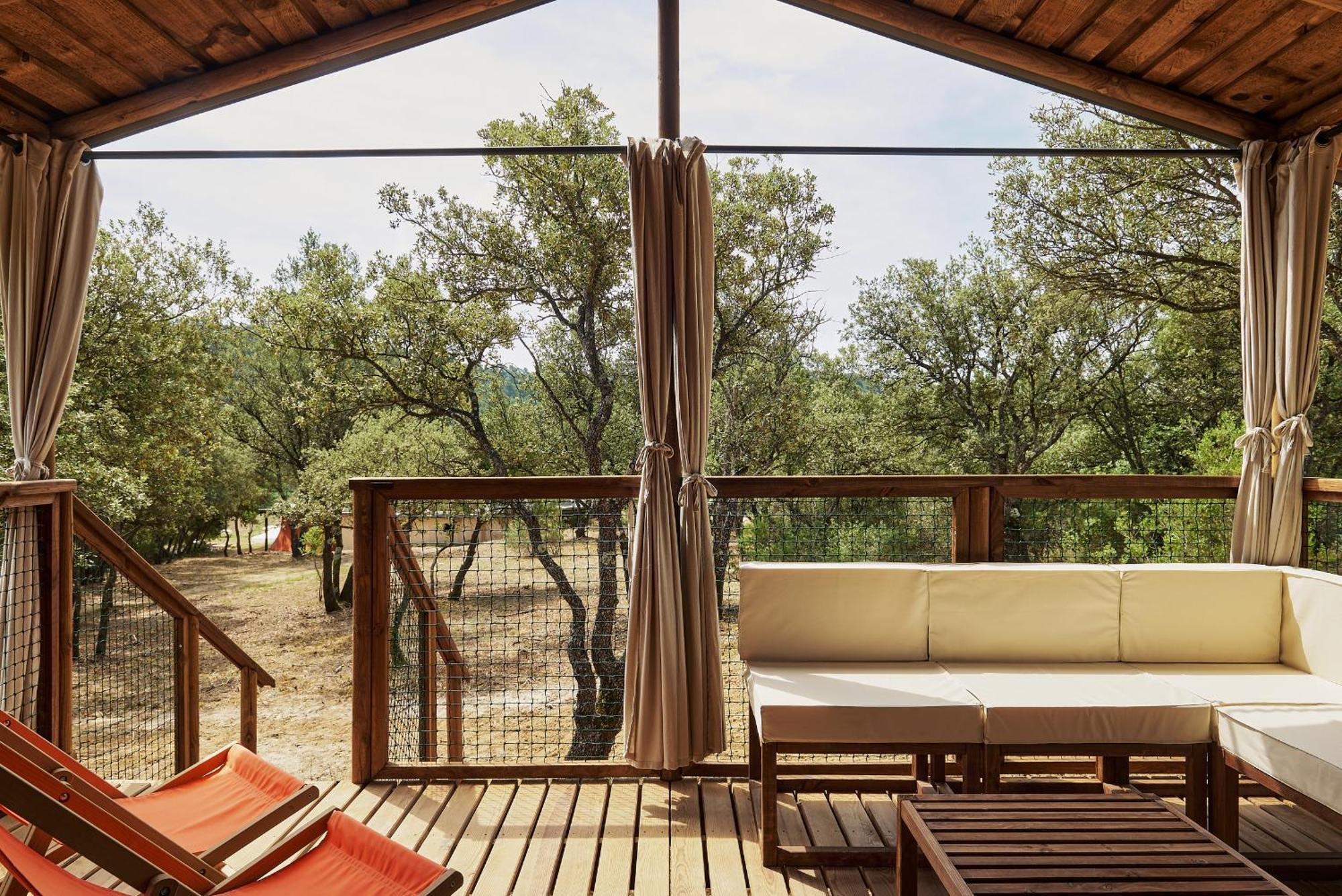 Domaine La Ferme Hi Bride Bed & Breakfast Villelaure ภายนอก รูปภาพ