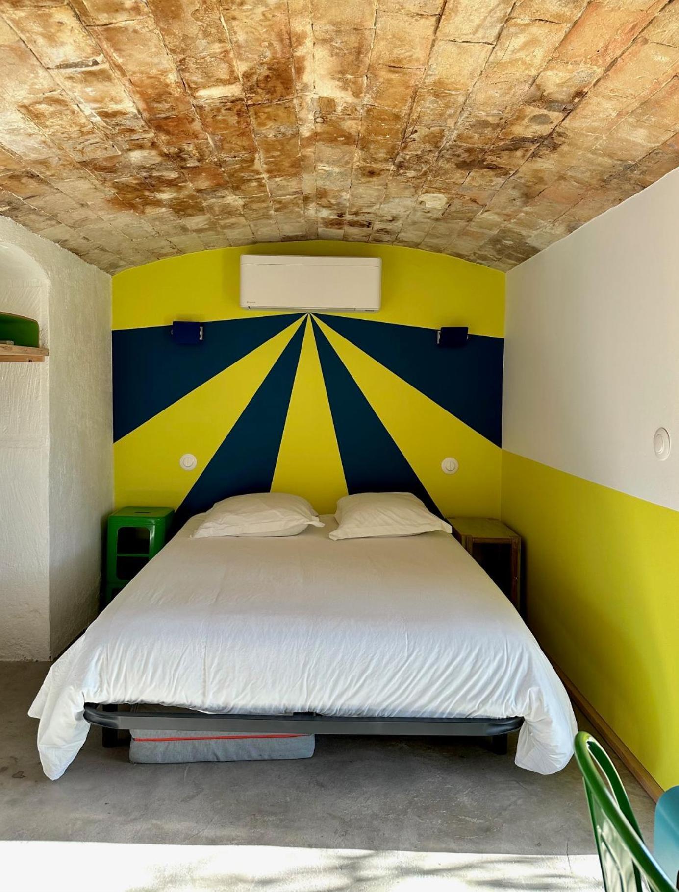 Domaine La Ferme Hi Bride Bed & Breakfast Villelaure ภายนอก รูปภาพ