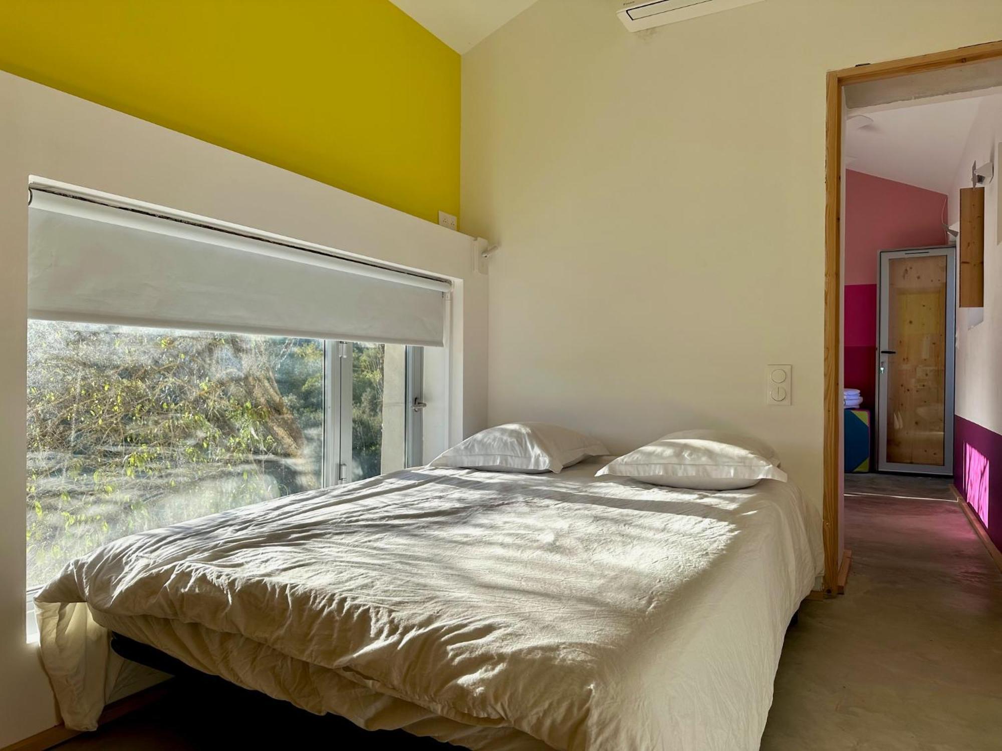 Domaine La Ferme Hi Bride Bed & Breakfast Villelaure ภายนอก รูปภาพ